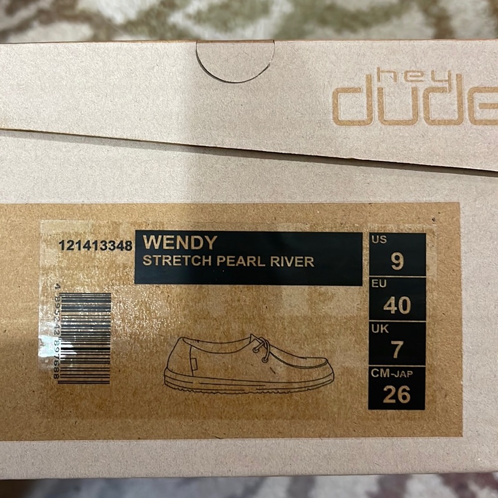 Hey Dude womens Wendy Size 9